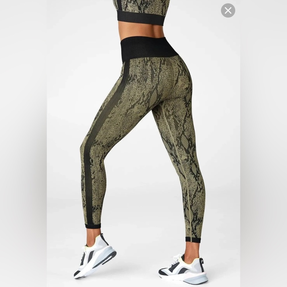 Fabletics Womens High Waisted Seamless Leggings Snakeskin Print